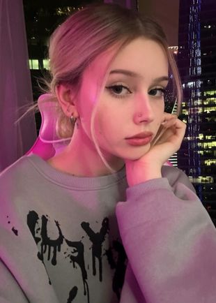 Оля, Москва, Боровицкая, 19 лет, анкета 143306, +7 933 203-83-58